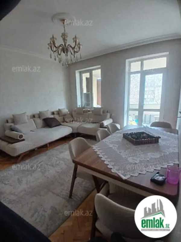 Satılır 3 otaqlı köhnə tikili 100 m²