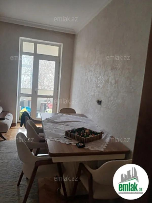 Satılır 3 otaqlı köhnə tikili 100 m²