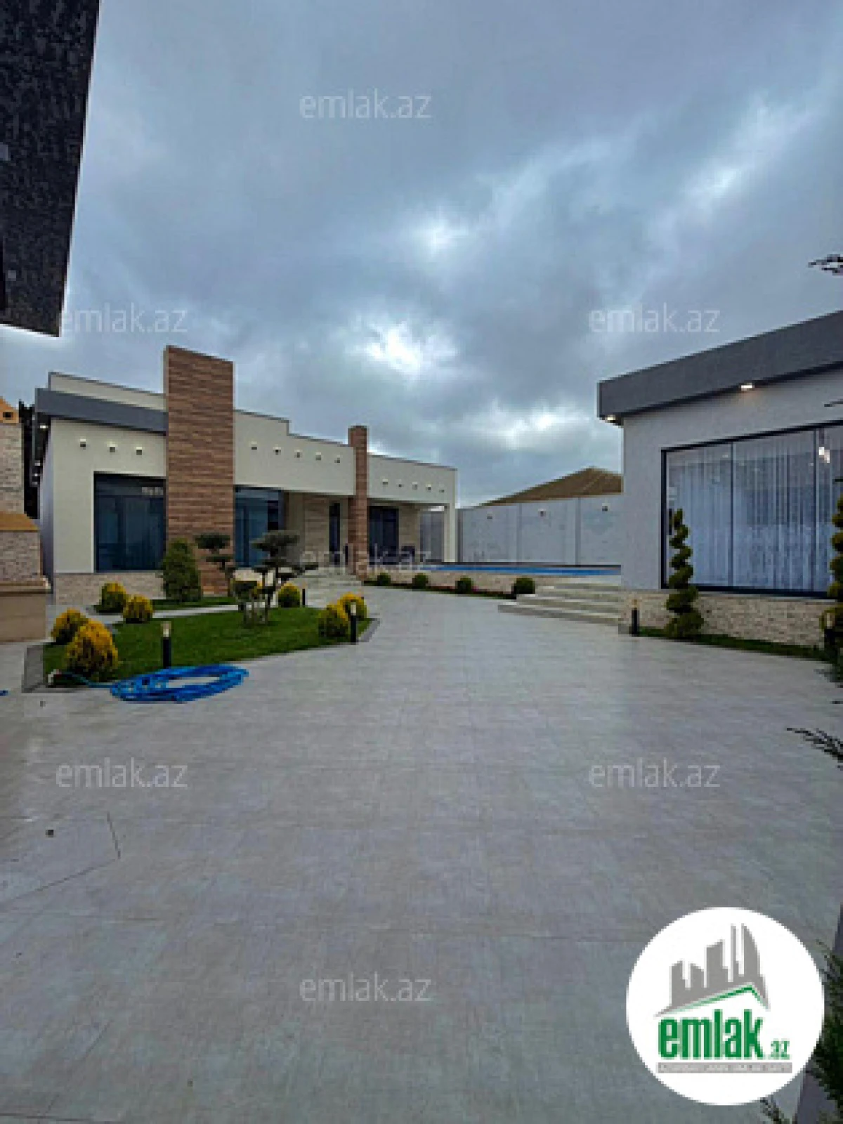 Satılır 4 otaqlı mənzil 202 m²