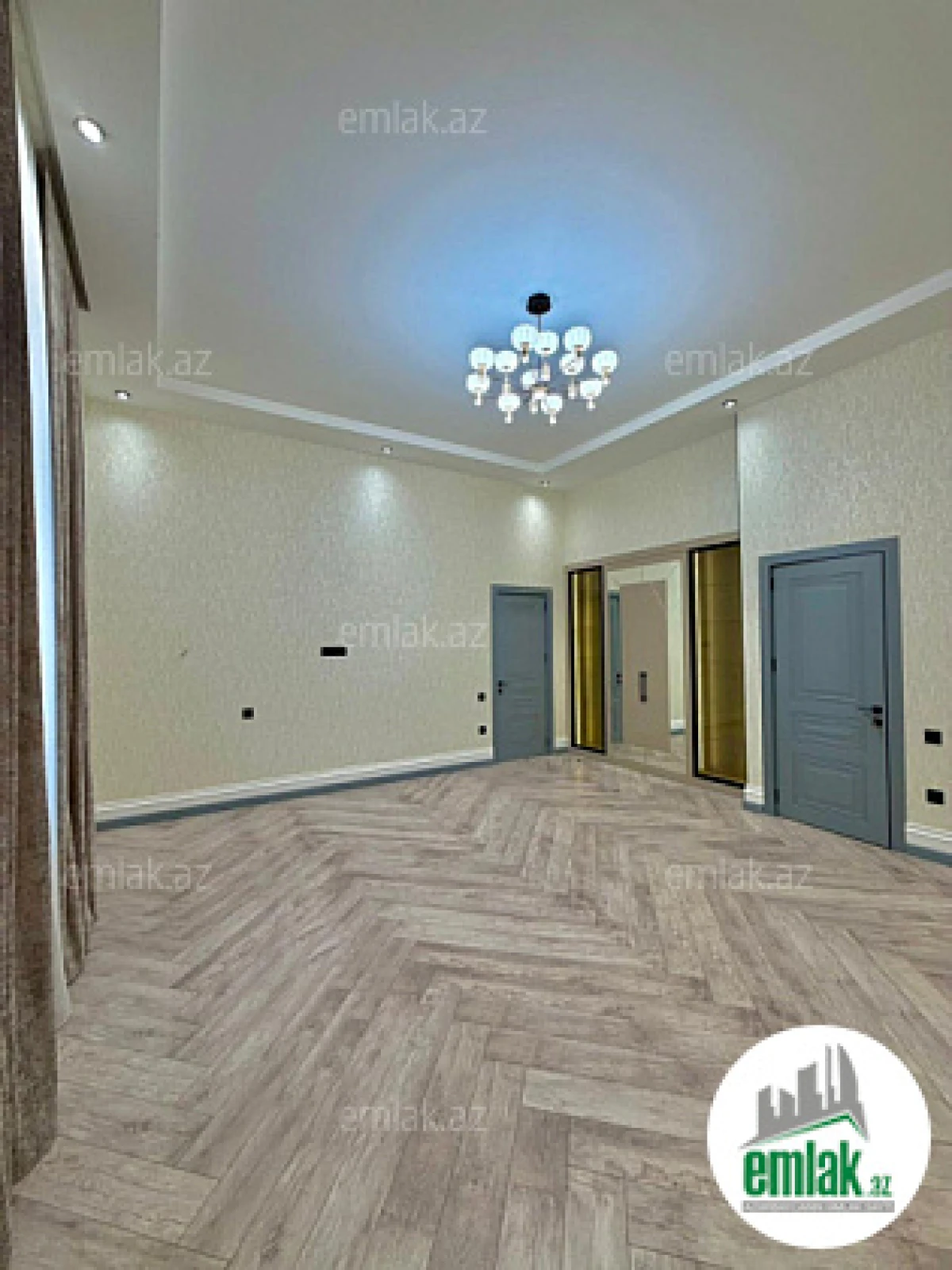 Satılır 4 otaqlı mənzil 202 m²