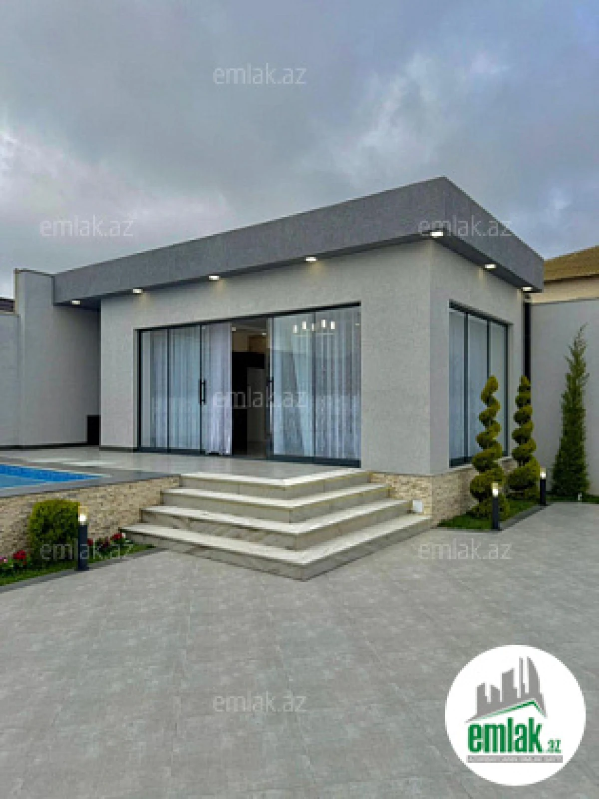 Satılır 4 otaqlı mənzil 202 m²