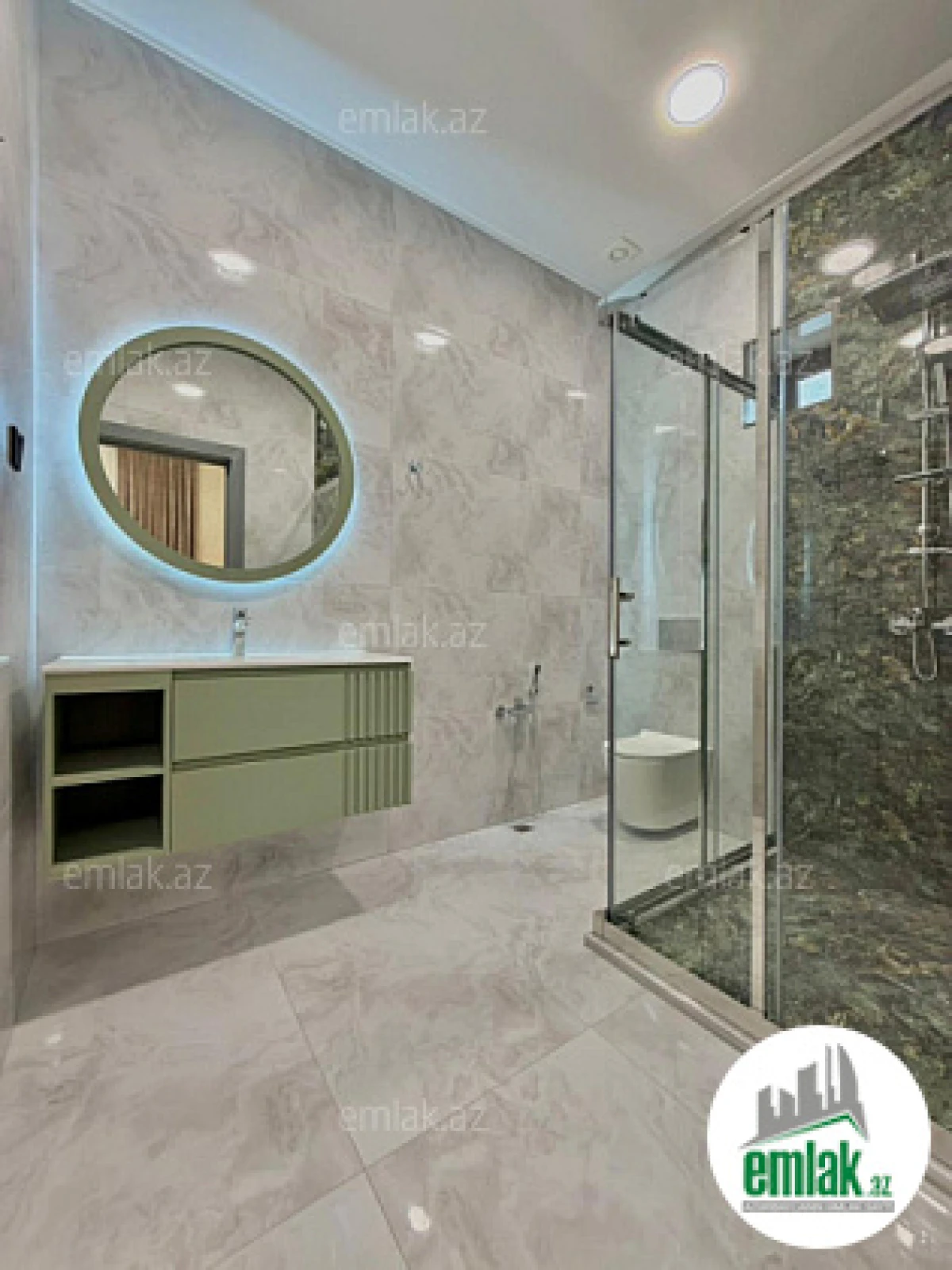 Satılır 4 otaqlı mənzil 202 m²