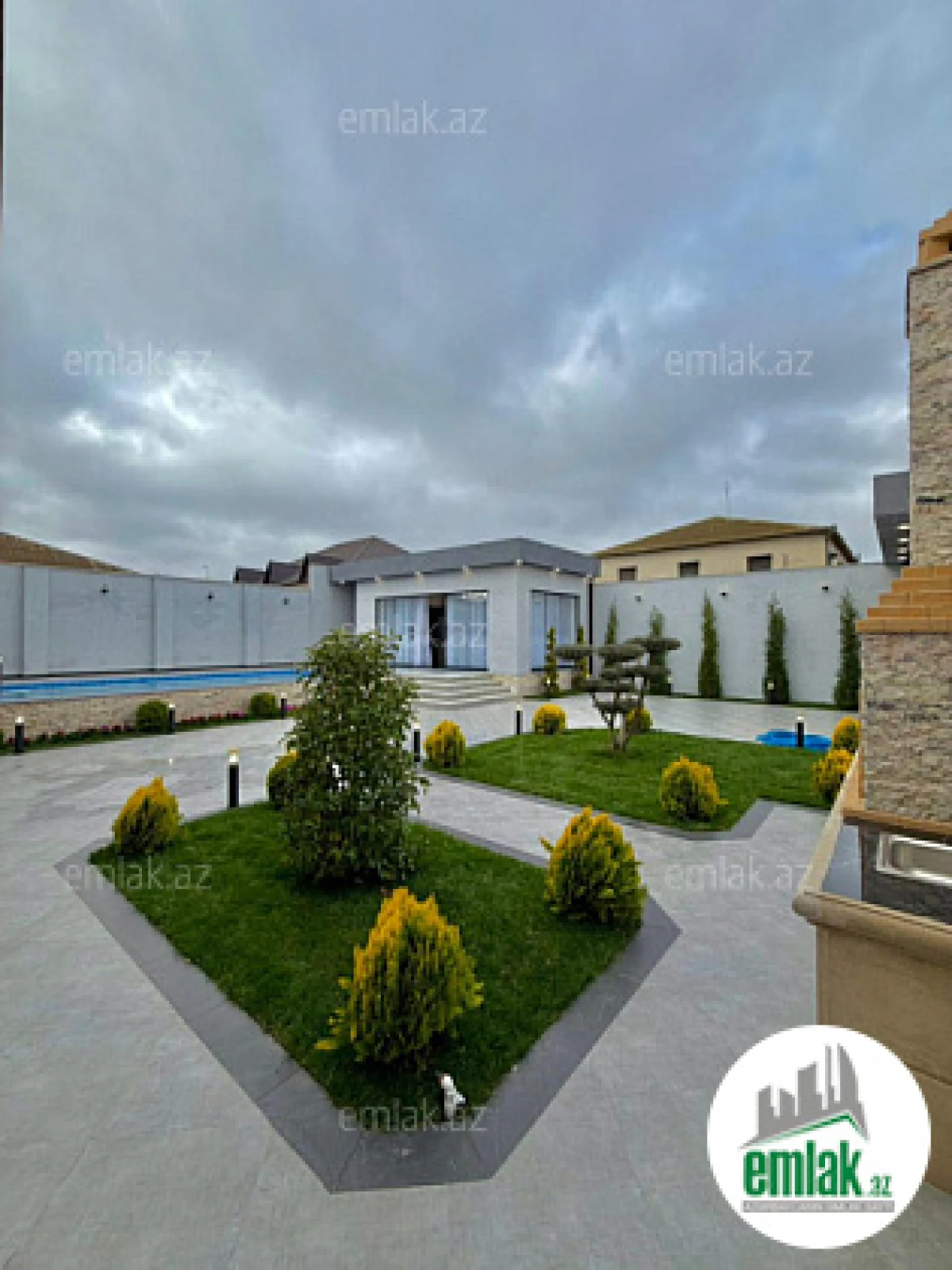 Satılır 4 otaqlı mənzil 202 m²