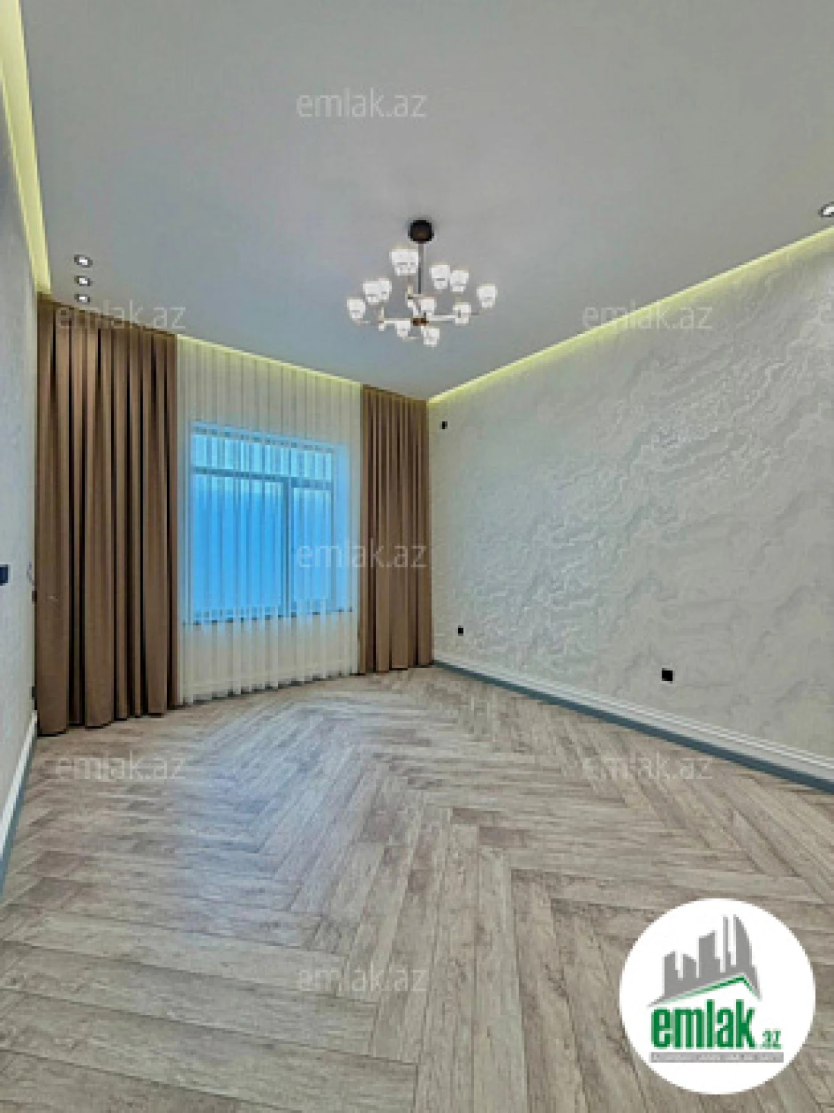 Satılır 4 otaqlı mənzil 202 m²