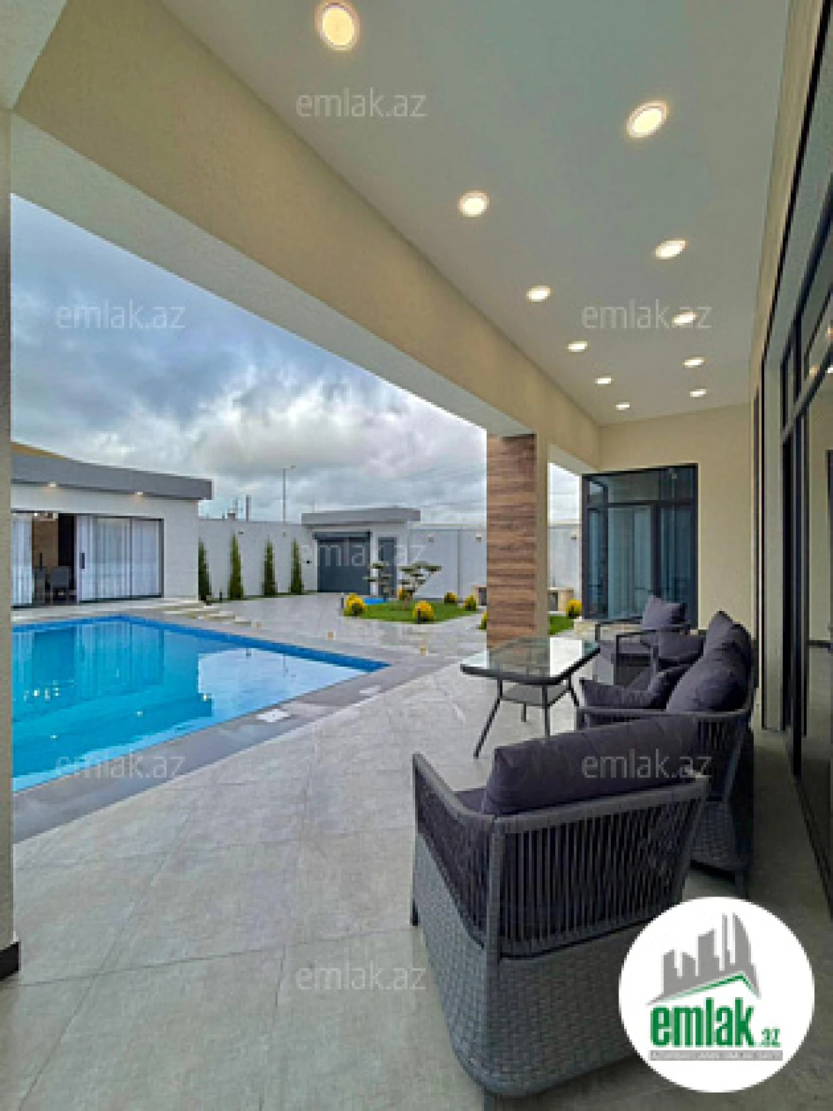 Satılır 4 otaqlı mənzil 202 m²