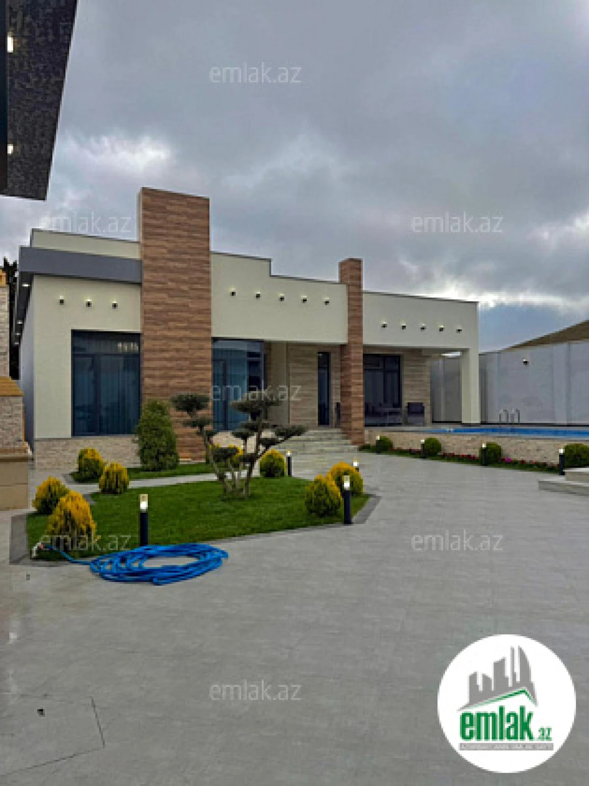 Satılır 4 otaqlı mənzil 202 m²
