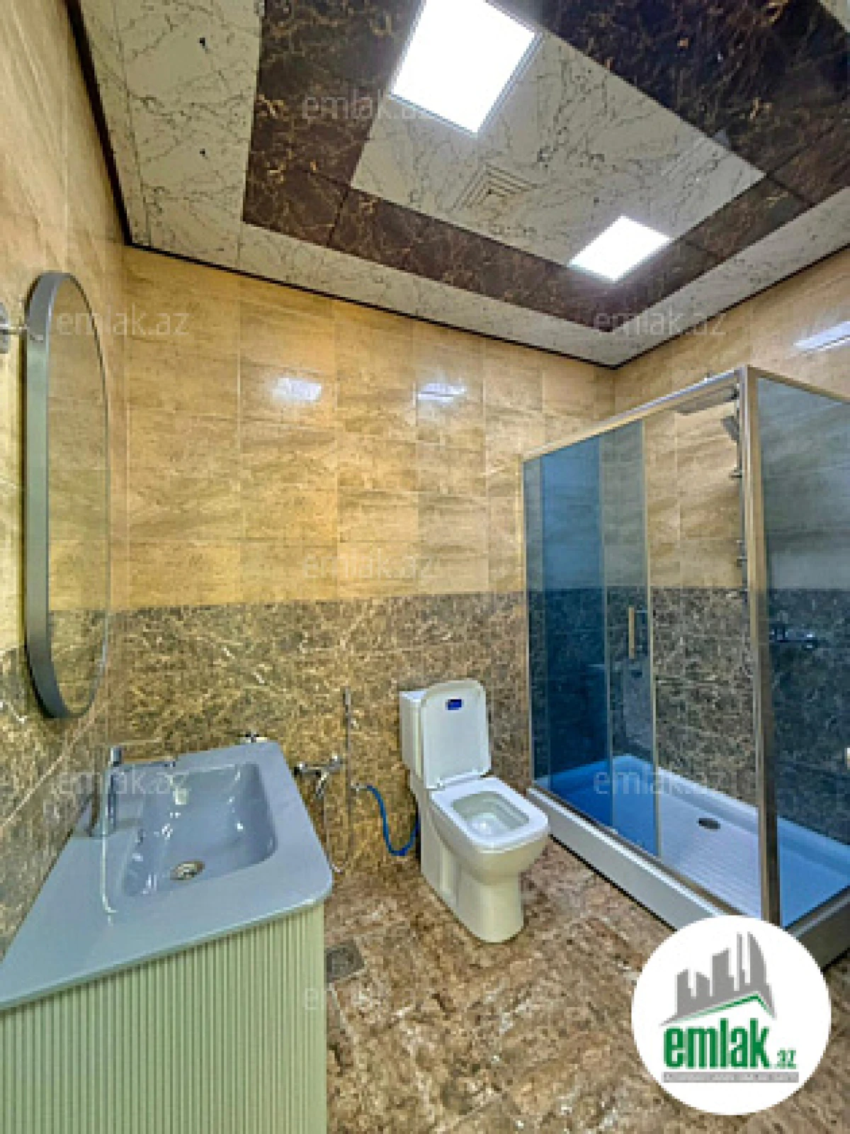 Satılır 4 otaqlı mənzil 180 m²