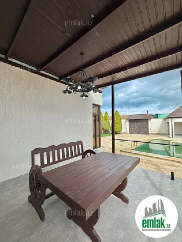 Satılır 4 otaqlı mənzil 180 m²