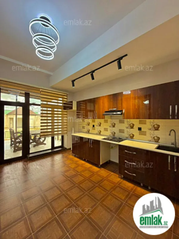 Satılır 4 otaqlı mənzil 180 m²