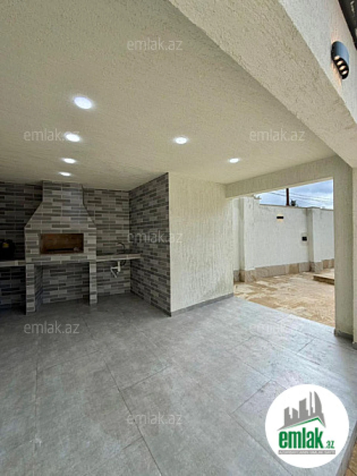 Satılır 4 otaqlı mənzil 180 m²