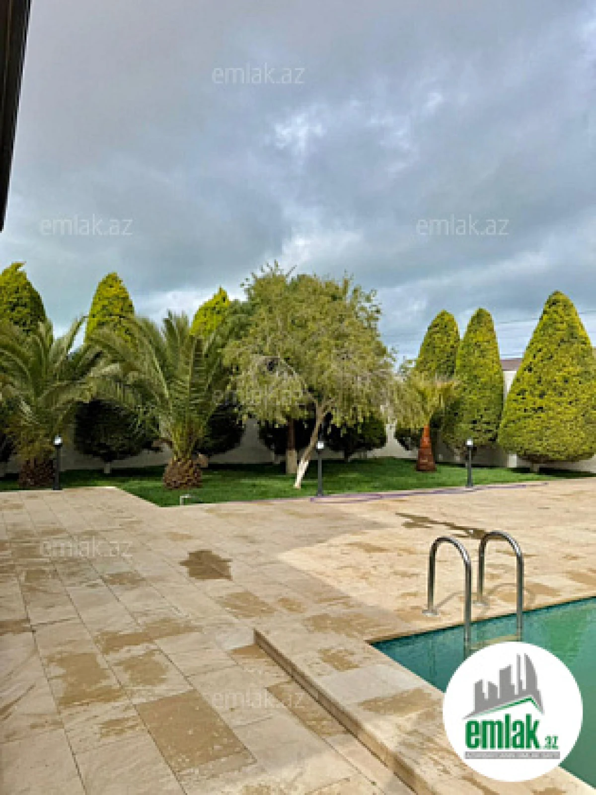 Satılır 4 otaqlı mənzil 180 m²