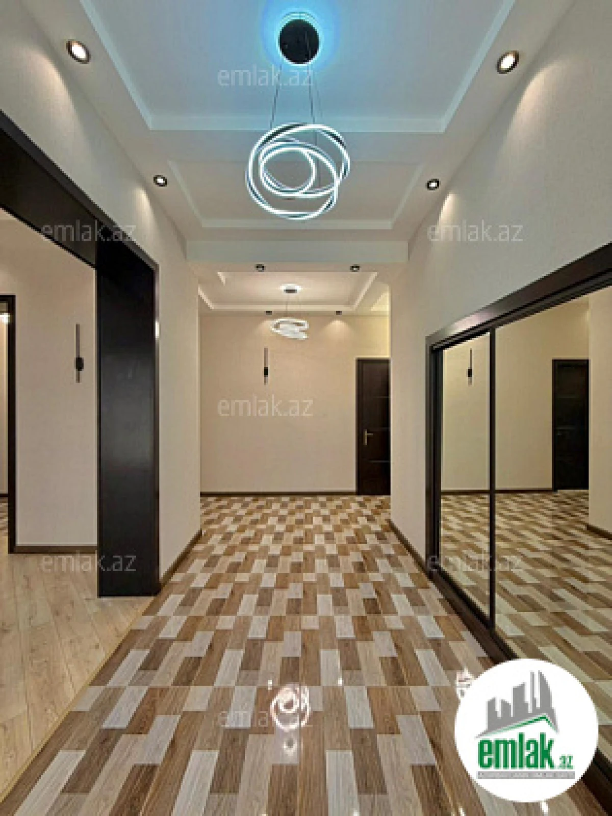 Satılır 4 otaqlı mənzil 180 m²