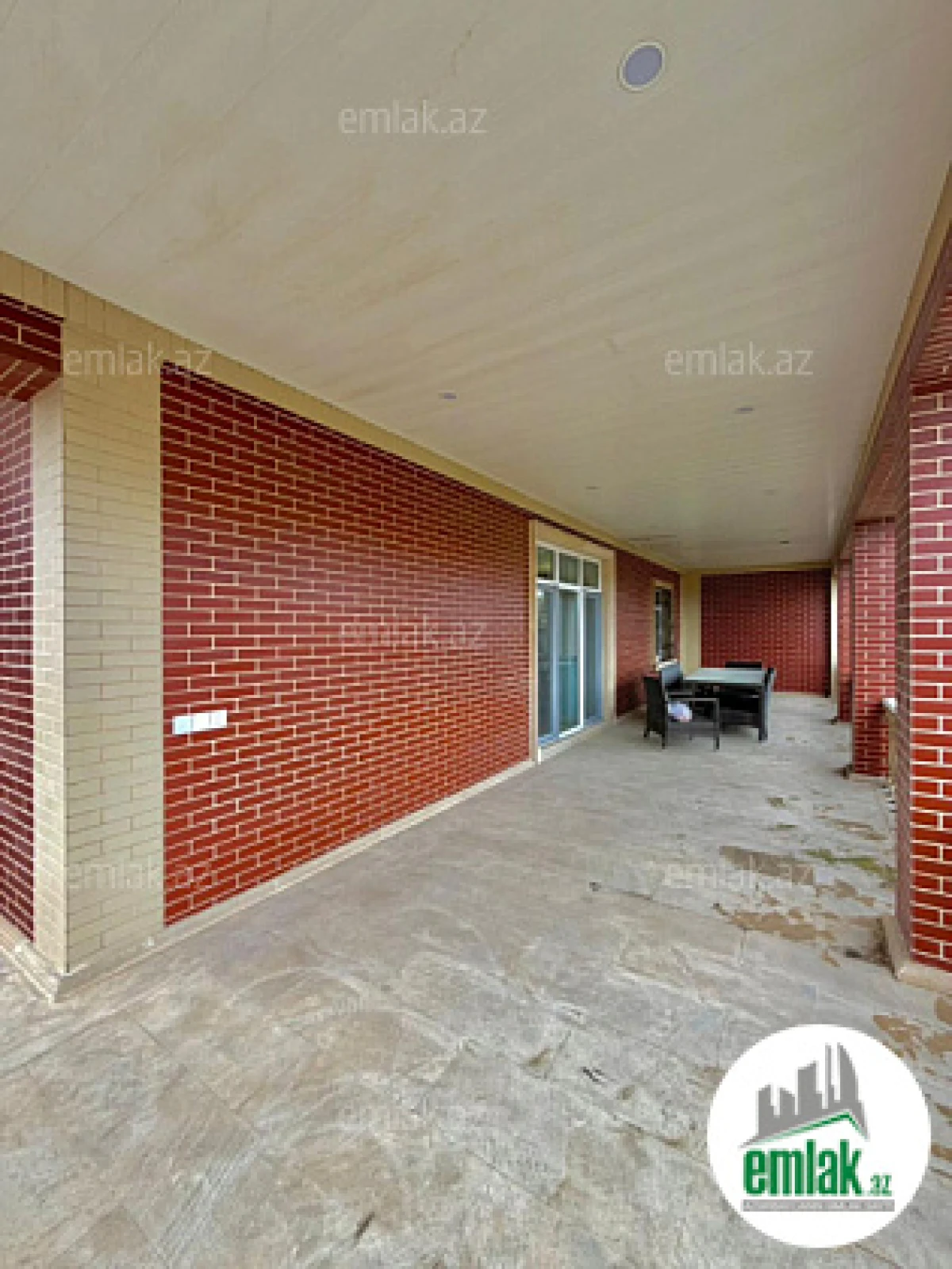 Satılır 4 otaqlı mənzil 160 m²