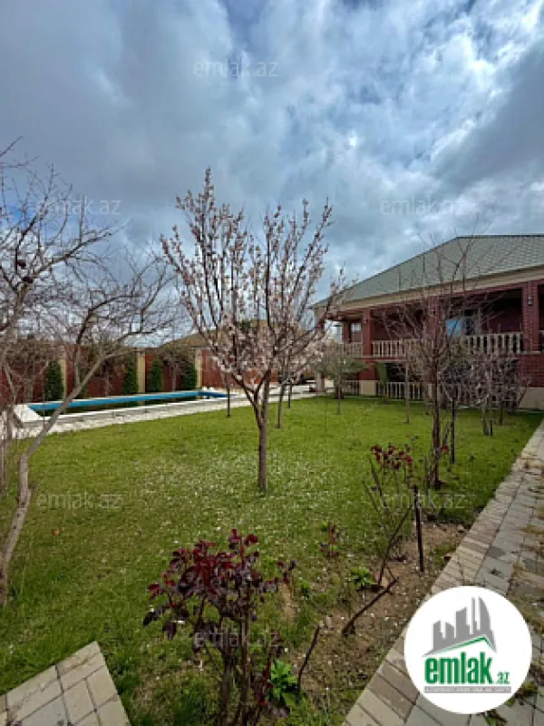 Satılır 4 otaqlı mənzil 160 m²