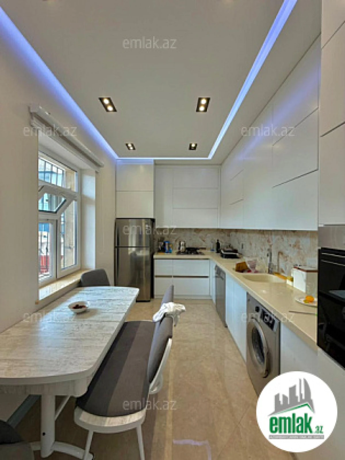 Satılır 4 otaqlı mənzil 160 m²