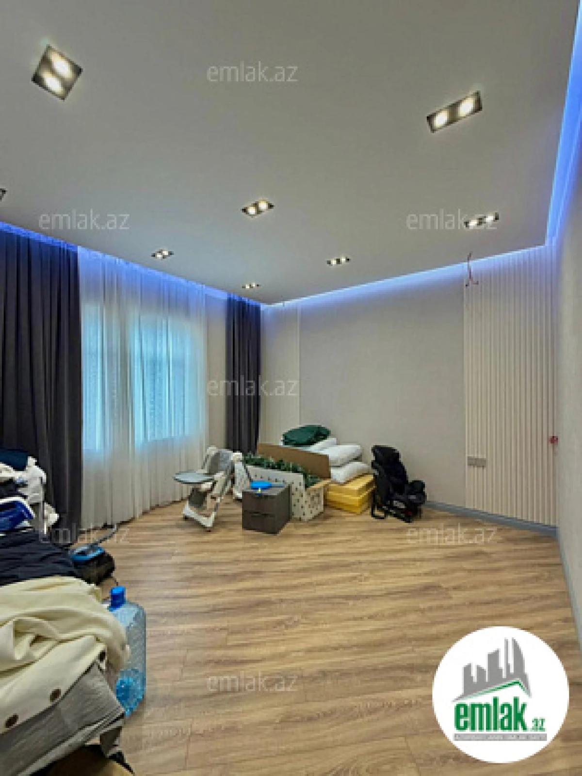 Satılır 4 otaqlı mənzil 160 m²