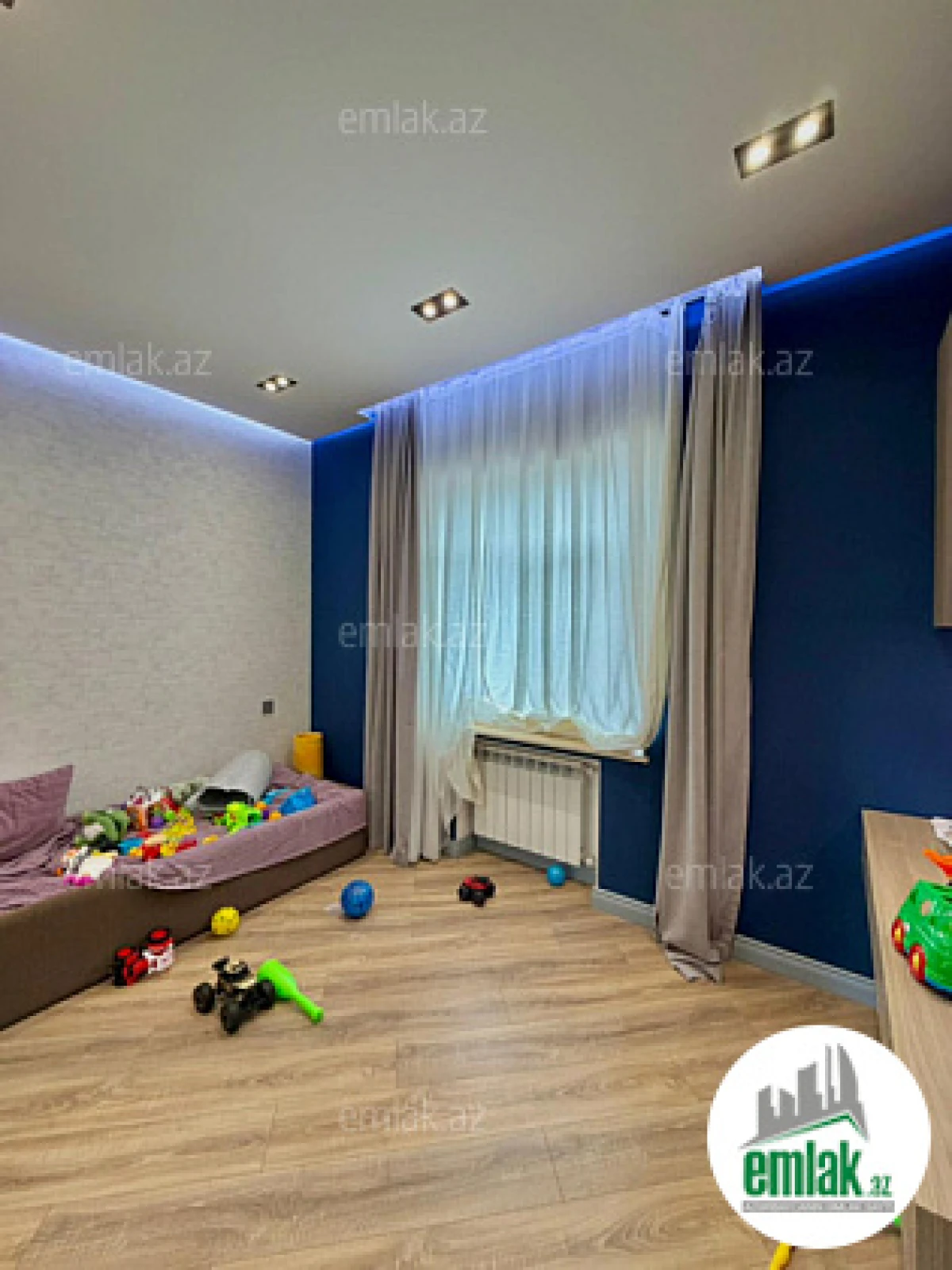 Satılır 4 otaqlı mənzil 160 m²