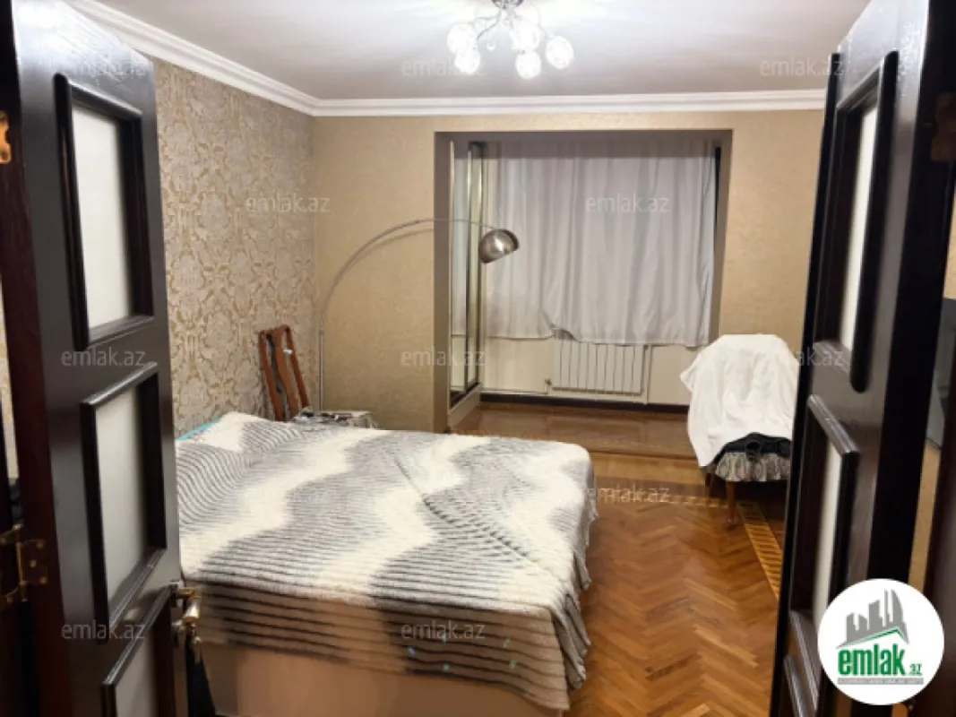 Satılır 3 otaqlı köhnə tikili 105 m²