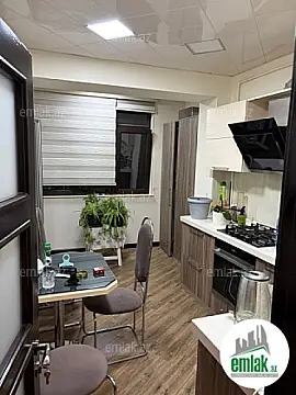 Satılır 3 otaqlı köhnə tikili 105 m²