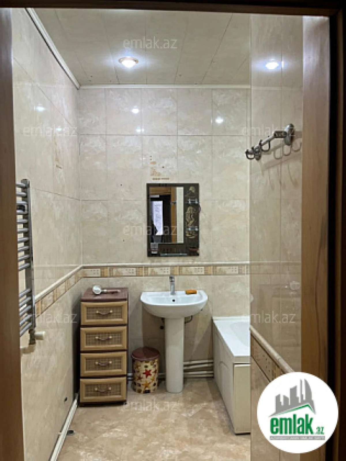 Satılır 3 otaqlı yeni tikili 128 m²