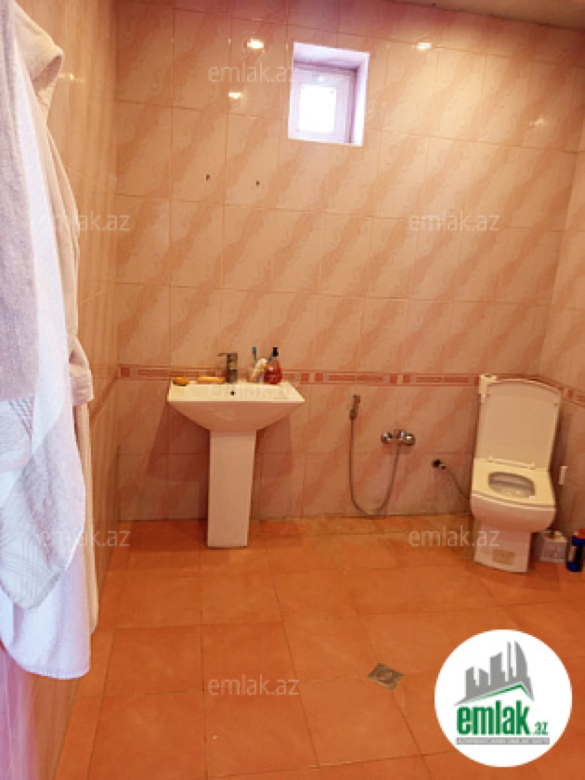 Satılır 6 otaqlı həyət evi 200 m²