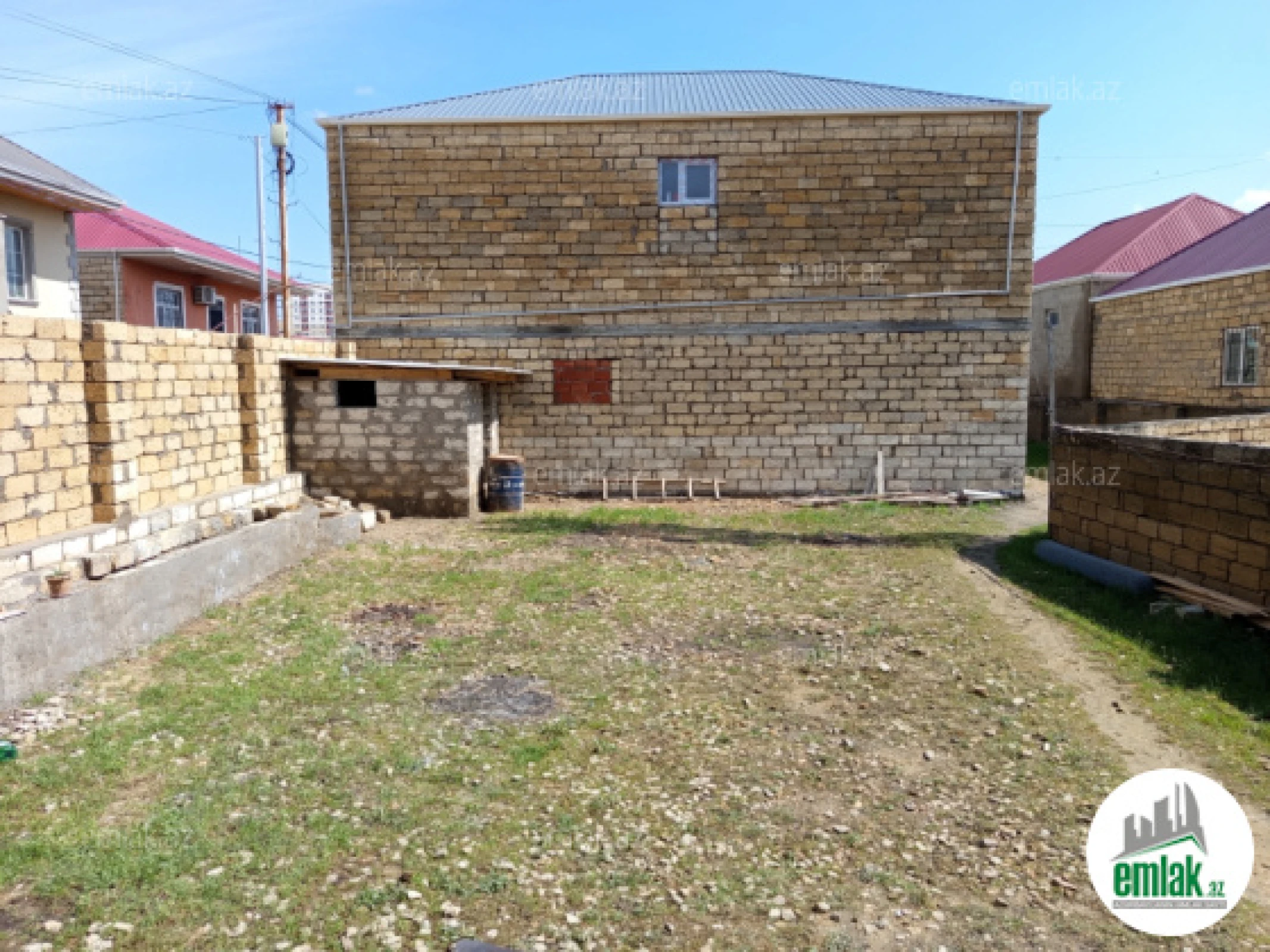 Satılır 6 otaqlı həyət evi 200 m²