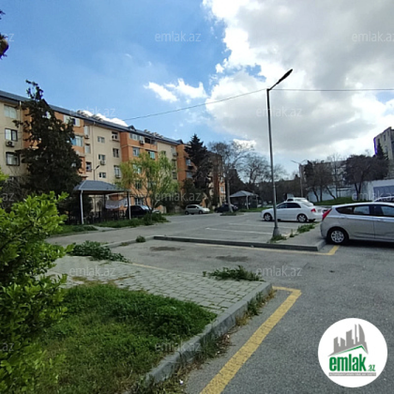 Satılır 2 otaqlı köhnə tikili 60 m²