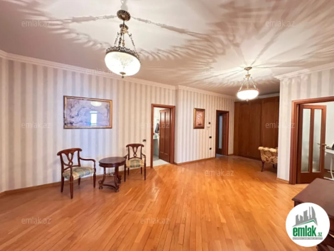 Satılır 4 otaqlı yeni tikili 240 m²