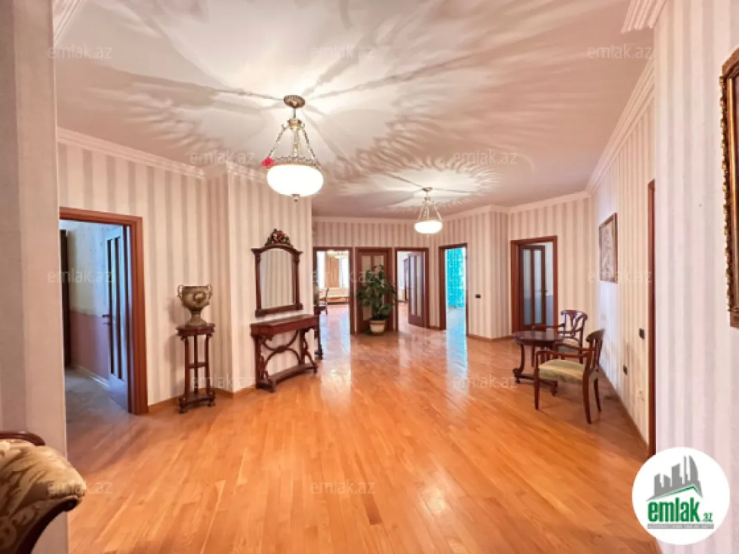 Satılır 4 otaqlı yeni tikili 240 m²