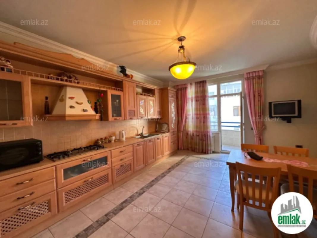 Satılır 4 otaqlı yeni tikili 240 m²