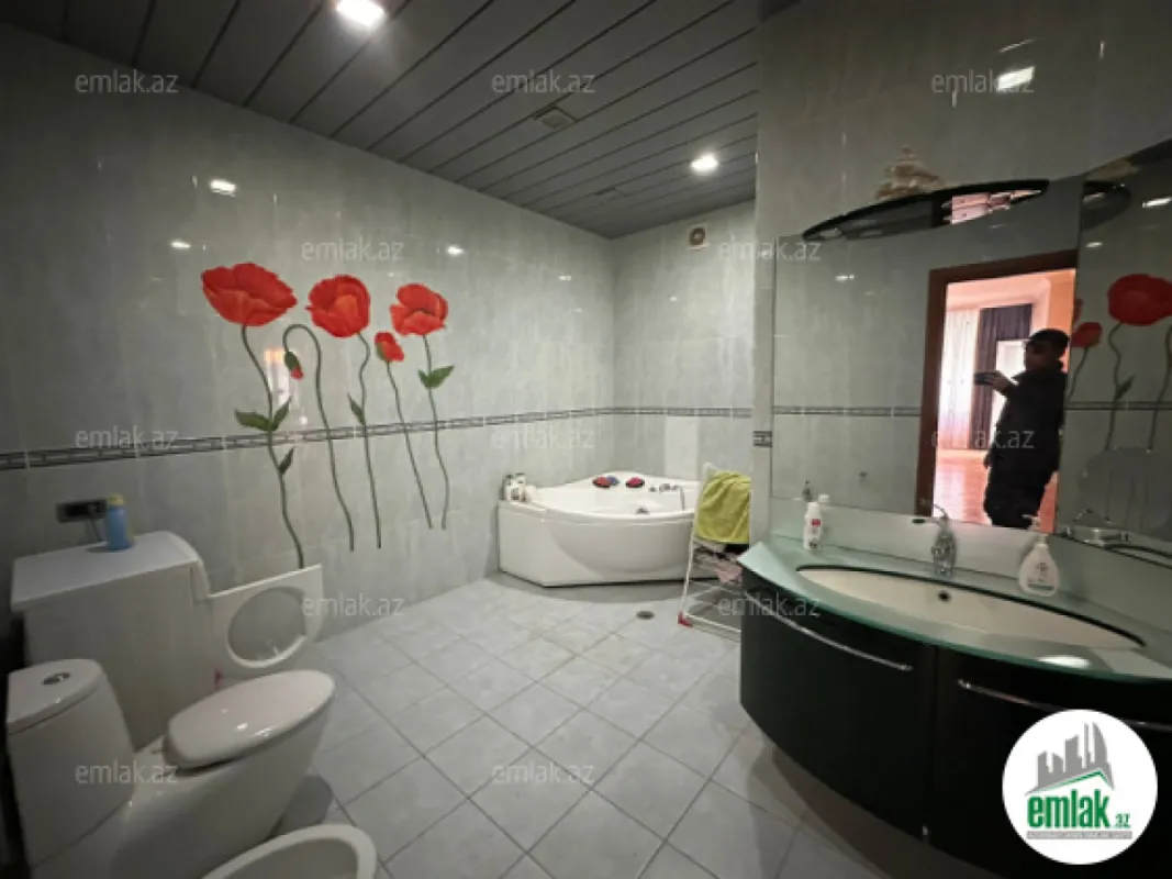 Satılır 4 otaqlı yeni tikili 240 m²