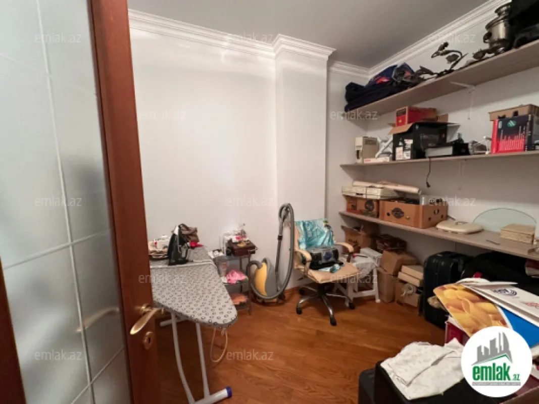 Satılır 4 otaqlı yeni tikili 240 m²