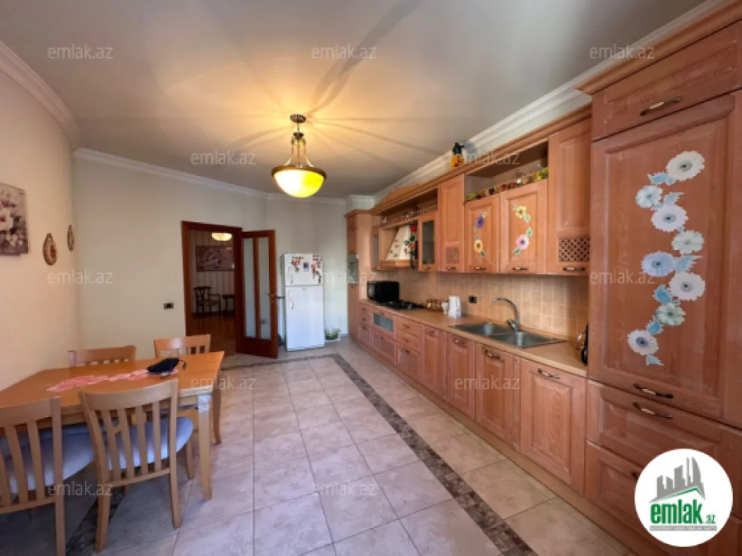 Satılır 4 otaqlı yeni tikili 240 m²