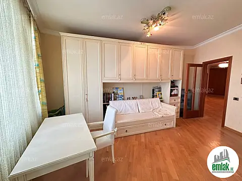 Satılır 4 otaqlı yeni tikili 240 m²