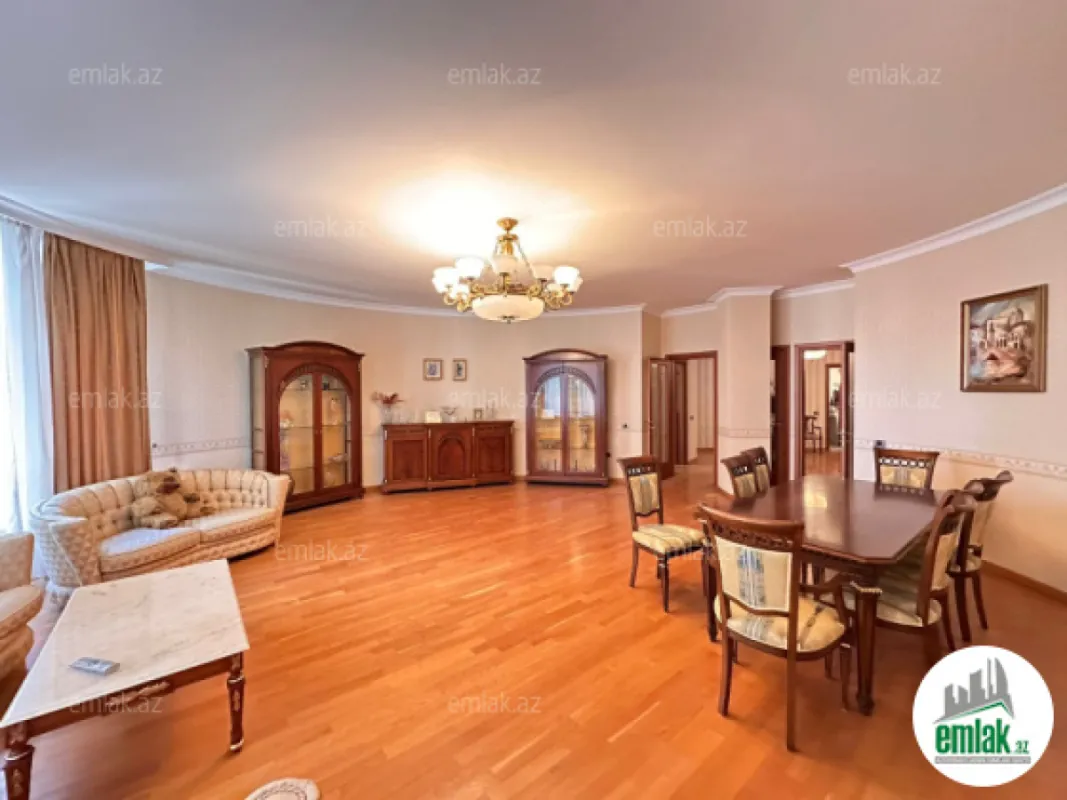 Satılır 4 otaqlı yeni tikili 240 m²