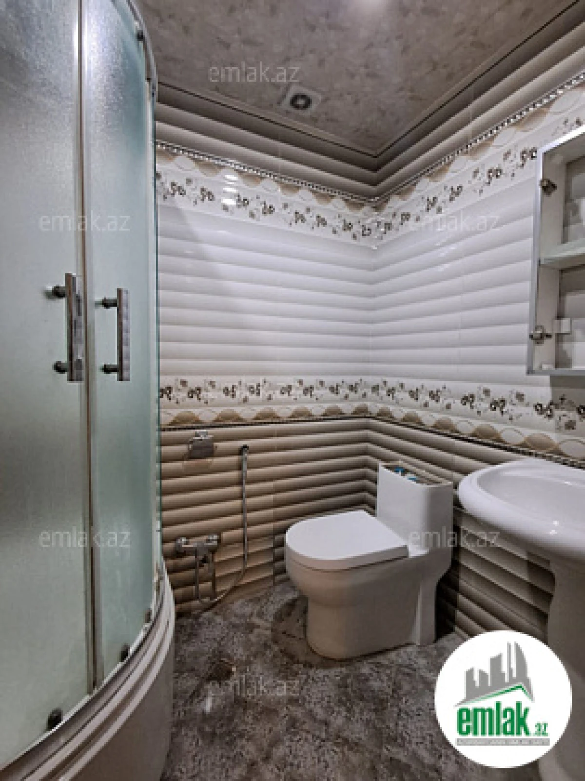 Satılır 3 otaqlı yeni tikili 130 m²