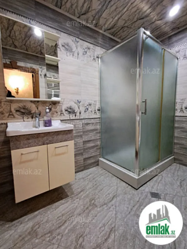 Satılır 3 otaqlı yeni tikili 130 m²