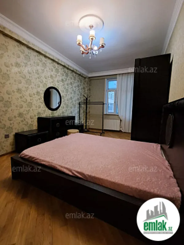 Satılır 3 otaqlı yeni tikili 130 m²