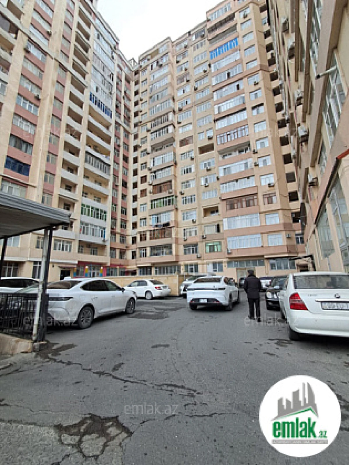 Satılır 3 otaqlı yeni tikili 130 m²