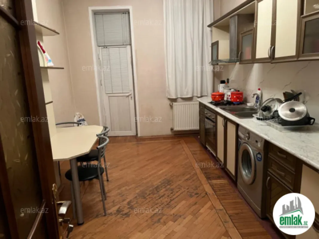 Satılır 3 otaqlı yeni tikili 160 m²