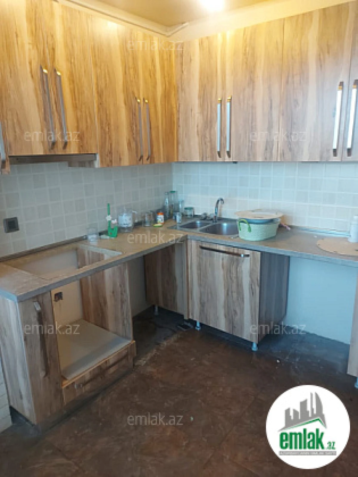 Satılır 3 otaqlı köhnə tikili 80 m²