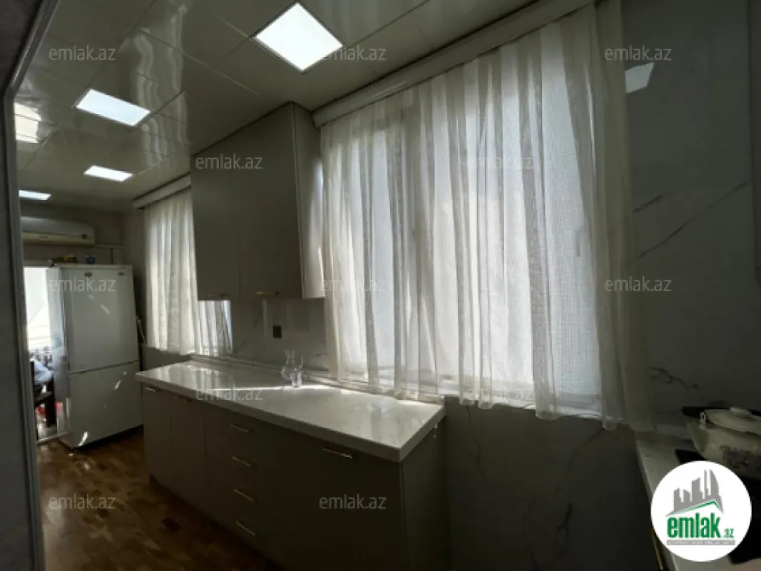 Satılır 3 otaqlı köhnə tikili 70 m²