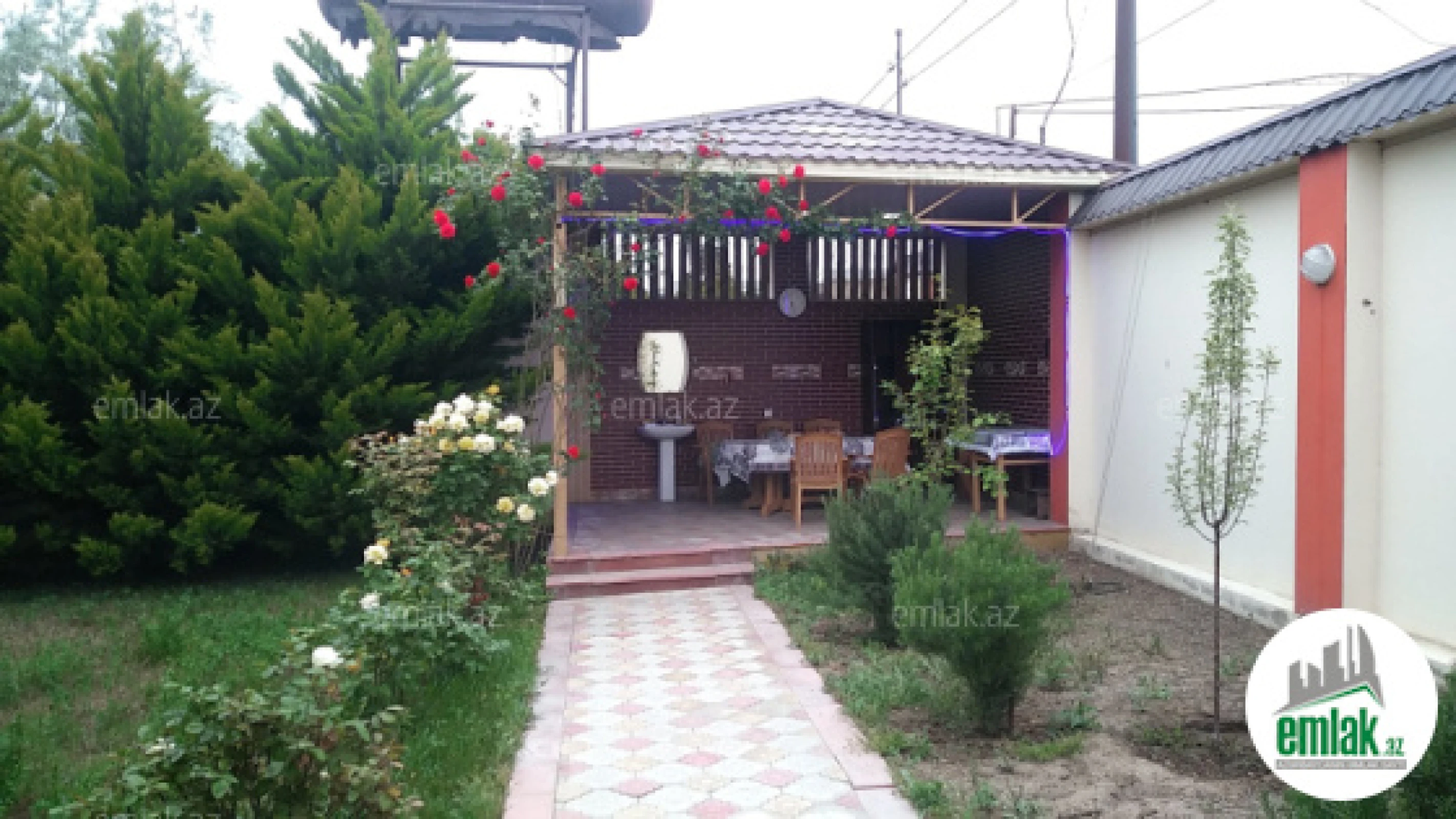 Satılır 5 otaqlı mənzil 195 m²