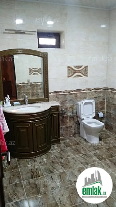 Satılır 5 otaqlı mənzil 195 m²