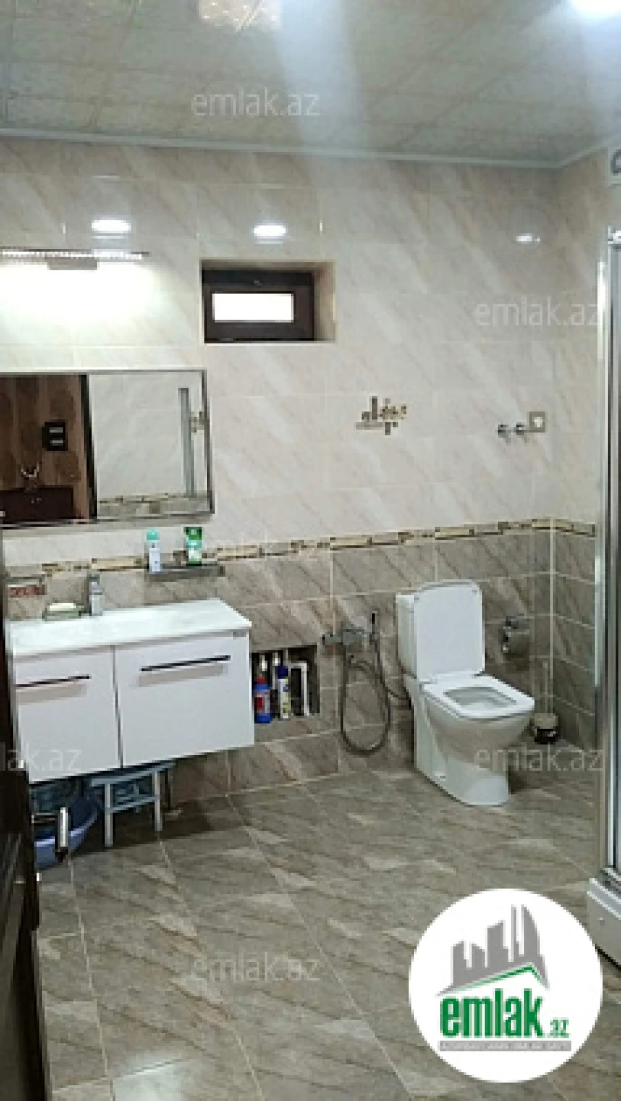 Satılır 5 otaqlı mənzil 195 m²