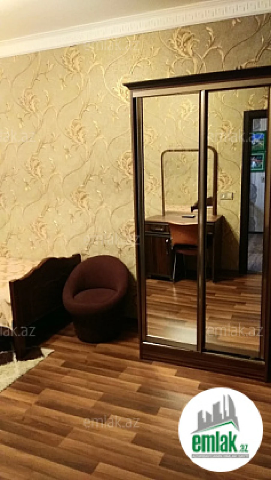 Satılır 5 otaqlı mənzil 195 m²