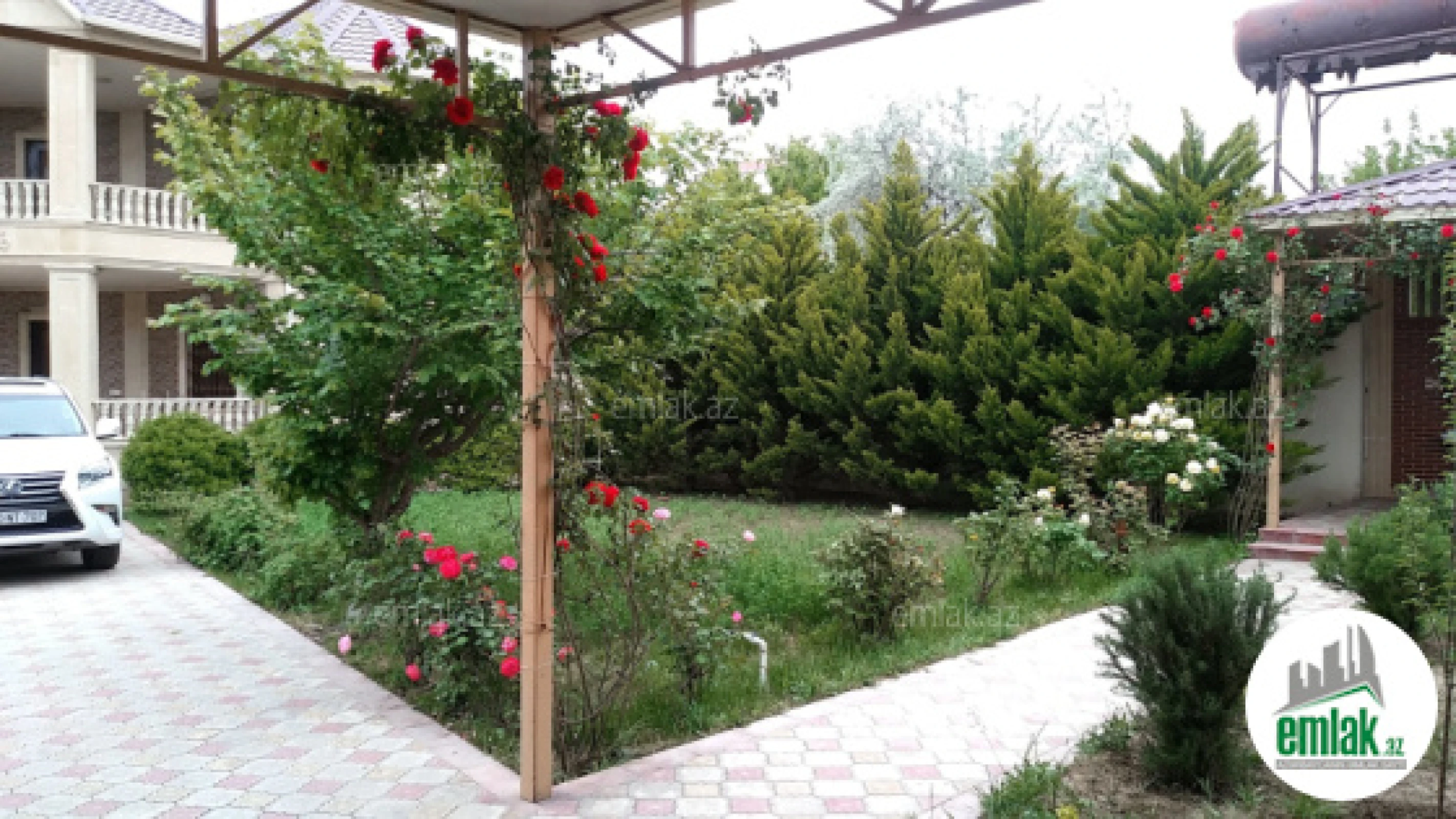 Satılır 5 otaqlı mənzil 195 m²