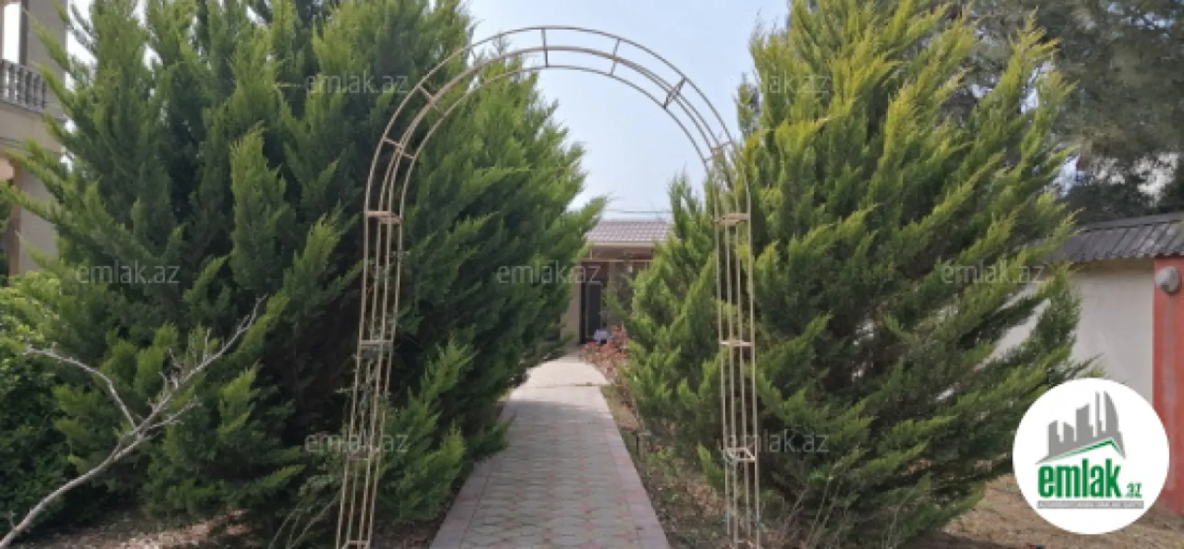 Satılır 5 otaqlı mənzil 195 m²