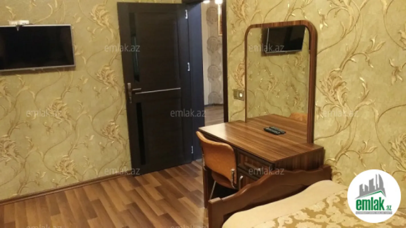 Satılır 5 otaqlı mənzil 195 m²