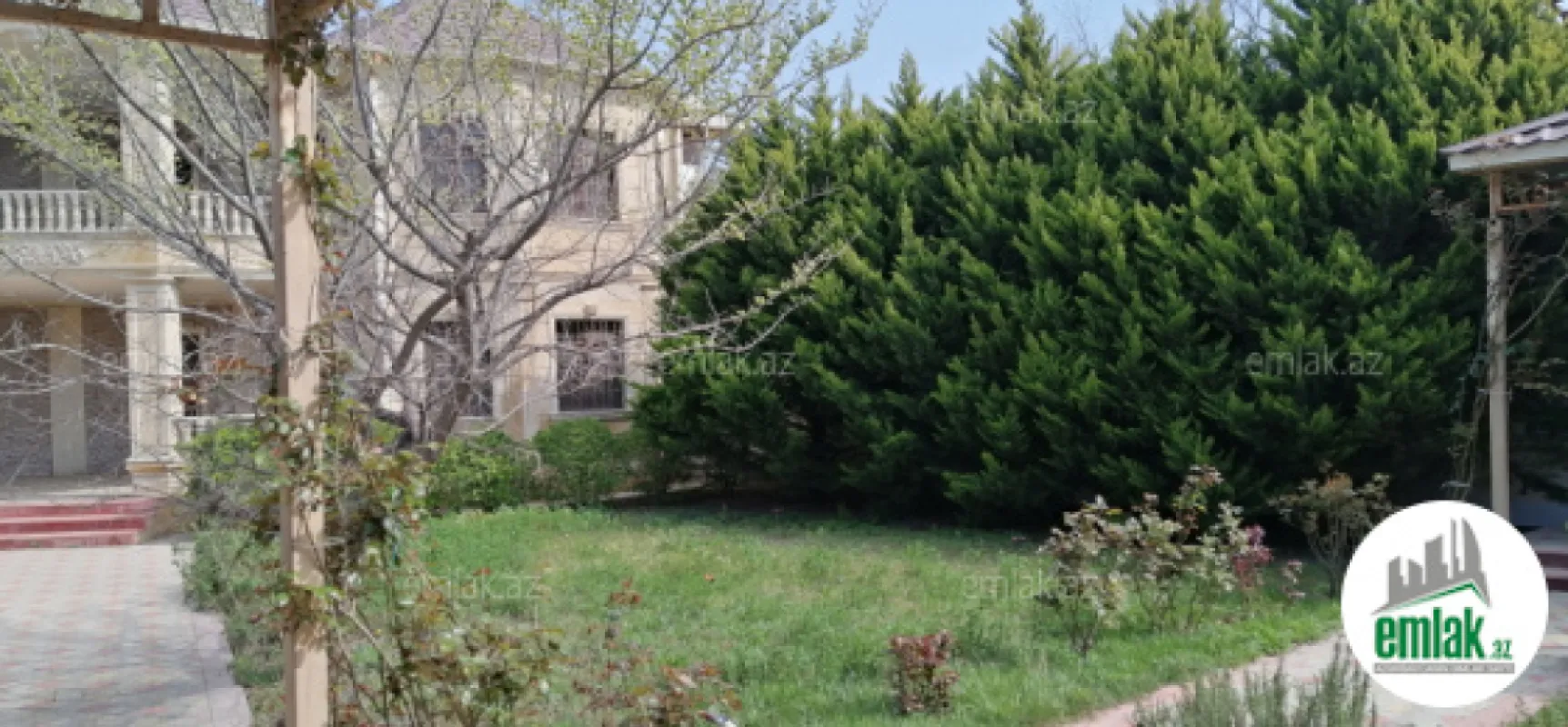 Satılır 5 otaqlı mənzil 195 m²